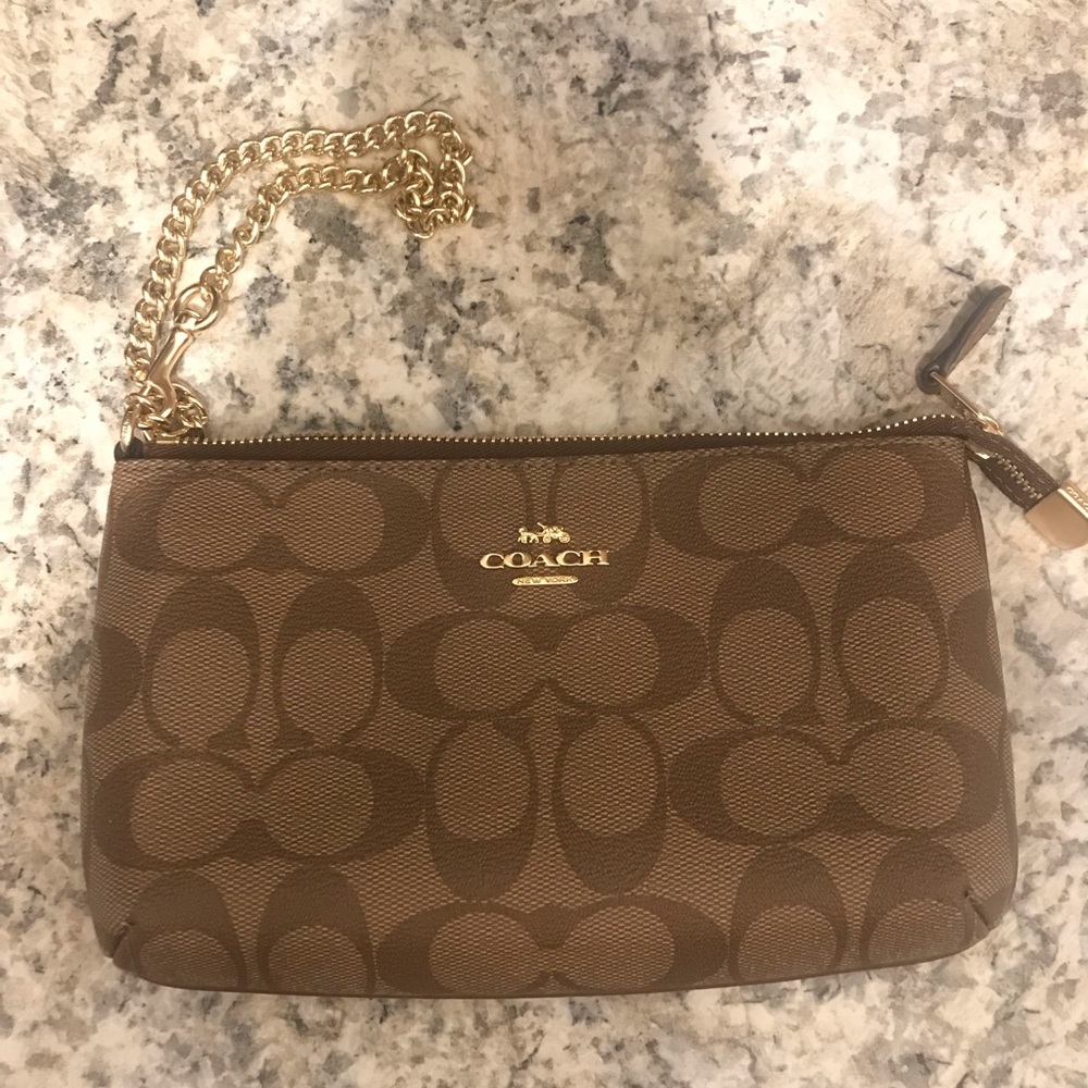 Signature coach wristlet with chain